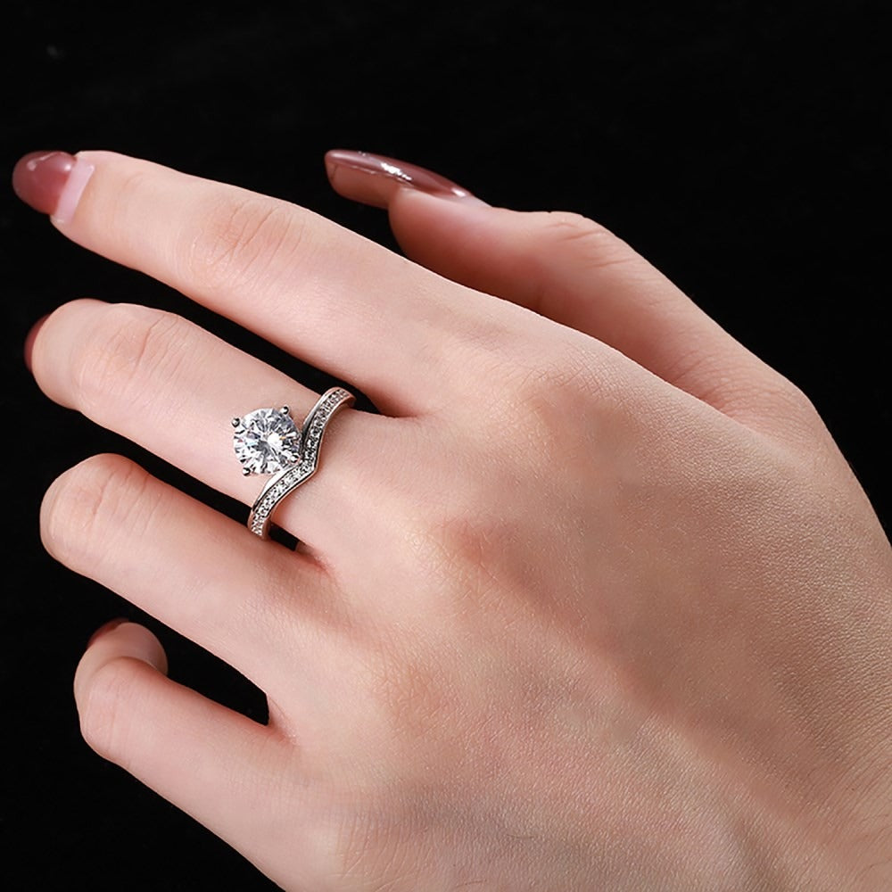 Radiant V-Cut Sterling Silver Wedding Ring with Round-Cut Simulated Diamond💍