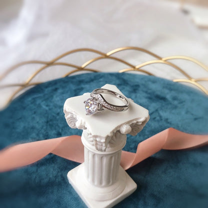 Radiant V-Cut Sterling Silver Wedding Ring with Round-Cut Simulated Diamond💍