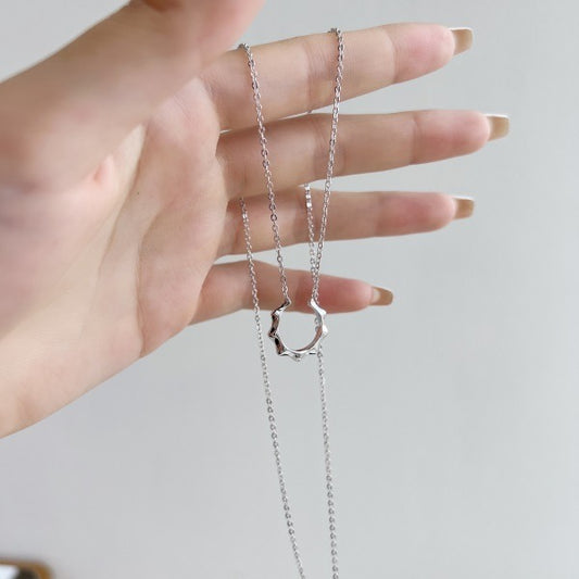 🌙 Modern Wave Circle Pendant Necklace – Sterling Elegance ✨