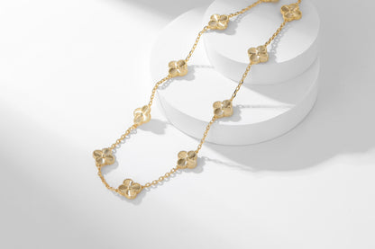 Luxe Golden Clover Pendant Necklace – Chic Edition