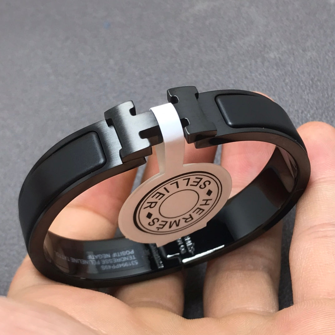 🖤 Timeless Boldness: Hermès Black “H” Clic Clac Bracelet (Silver & Matte Black)